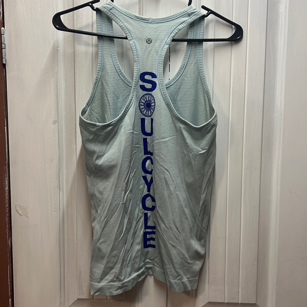 Lululemon shirt size 6